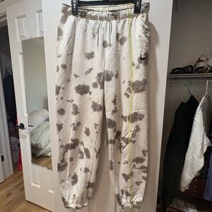 Nike Women’s Tie-Dye Joggers - Gray